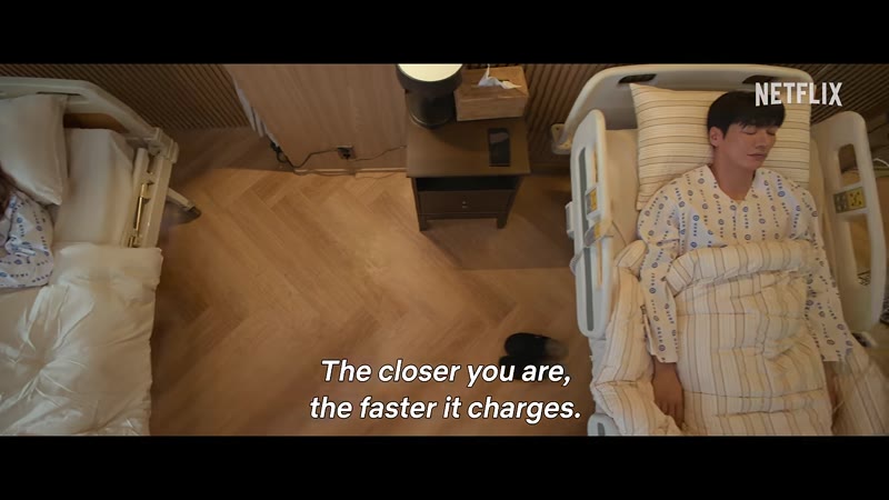 Ho-rang and Bo-bae in side-by-side hospital beds in Take Charge of My Heart